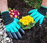 Zahradní rukavice s drápy na okopávání