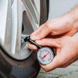 Analogový měřič tlaku v pneumatikách