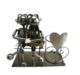 Kovový stojan - zamilovaný pár na lavičce
