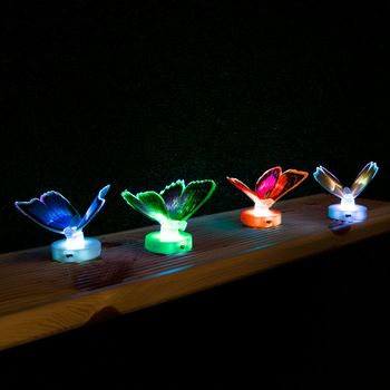 LED motýl měnící barvy